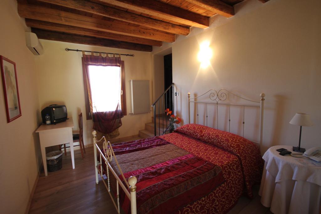 Agriturismo Borgo Tecla Роза Номер фото